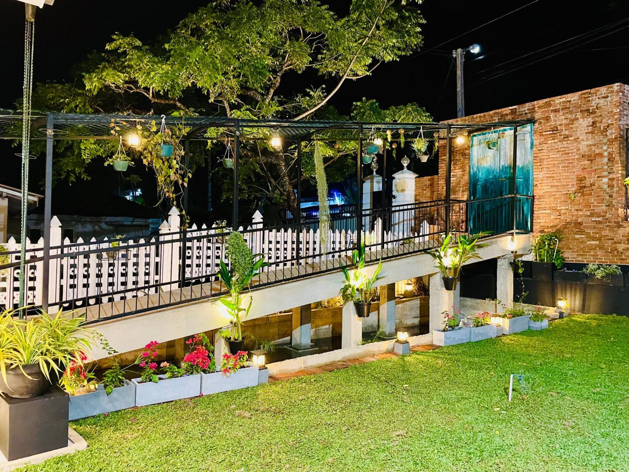 Ayur Ayur White Sail Villa Dalupotha 外观 照片