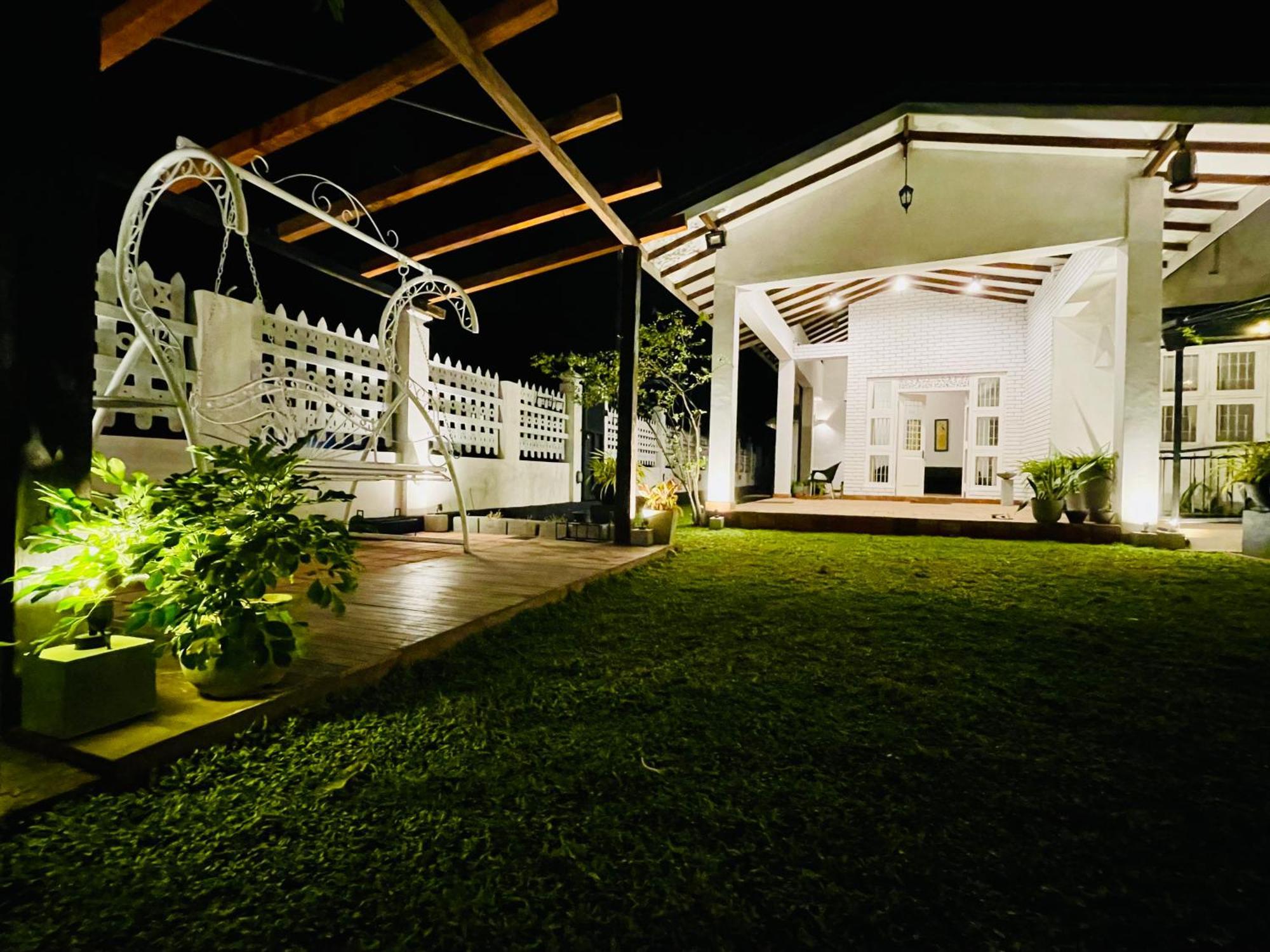 Ayur Ayur White Sail Villa Dalupotha 外观 照片